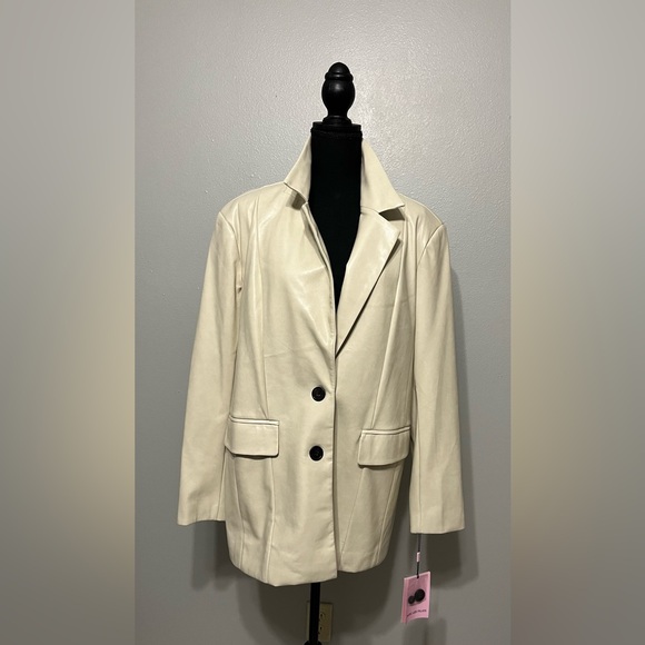 Cream vegan leather blazer NWT. Avec les Filles - Picture 11 of 11